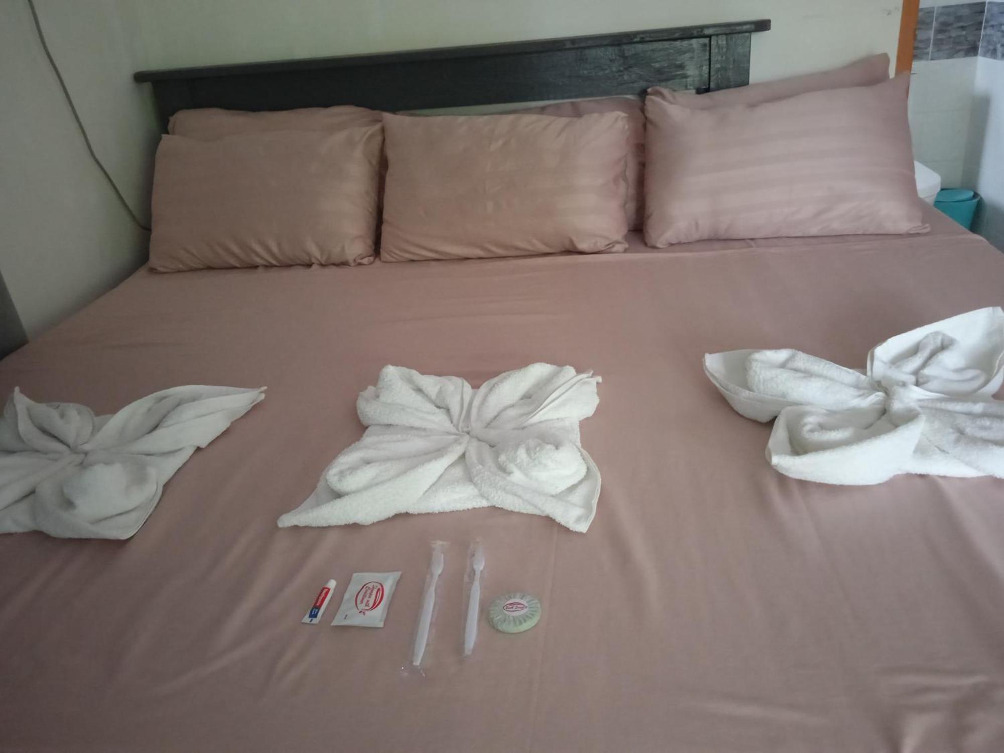 مبيت وإفطار Clarin  Sarah'S Garden Bnb & Spa المظهر الخارجي الصورة